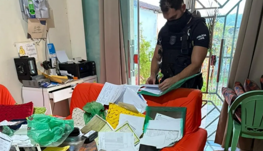 PC prende suspeita de aplicar golpe no companheiro de 90 anos para conseguir empréstimos no Pará