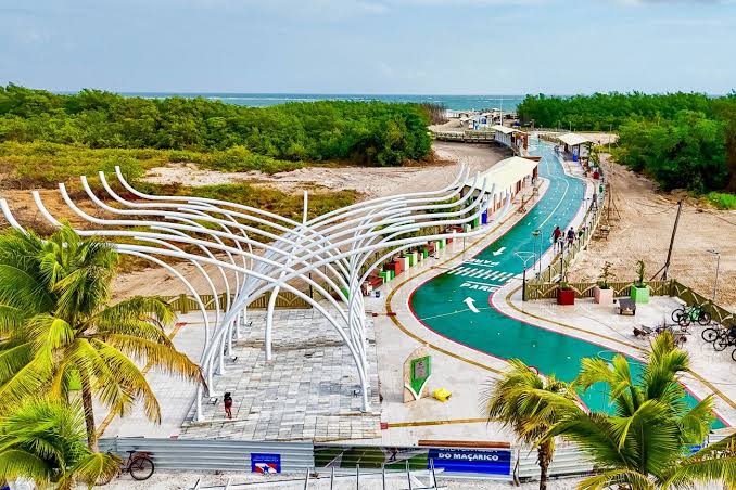 Governo do Pará entrega segunda passarela na Praia do Maçarico