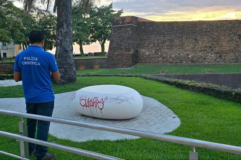 Polícia investiga pichação e dano estrutural na Feira do Açaí, em Belém