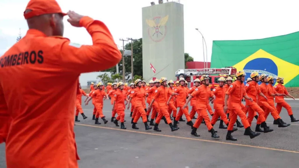 Corpo de Bombeiros abre 356 vagas com salário de R$ 8.933,18